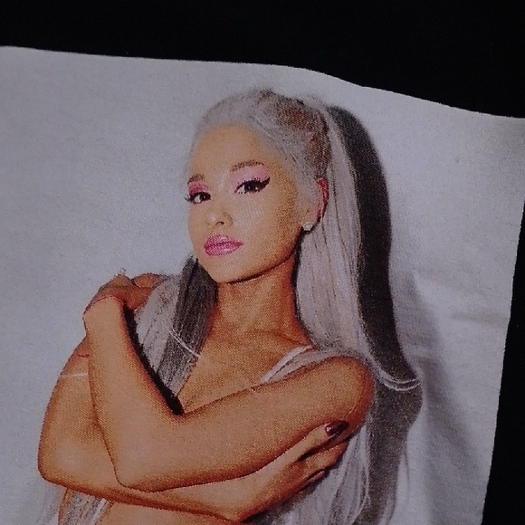 Ariana Grande Print Black Graphic T-Shirt - Picture 5 of 6
